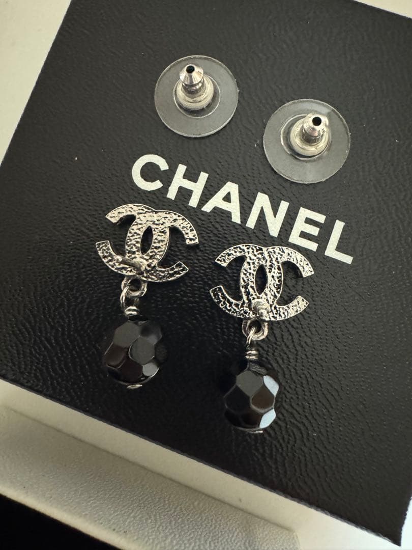 正規品☆シャネルピアス CHANEL ガンメタ シルバー黒 美品 メンズ 箱あり