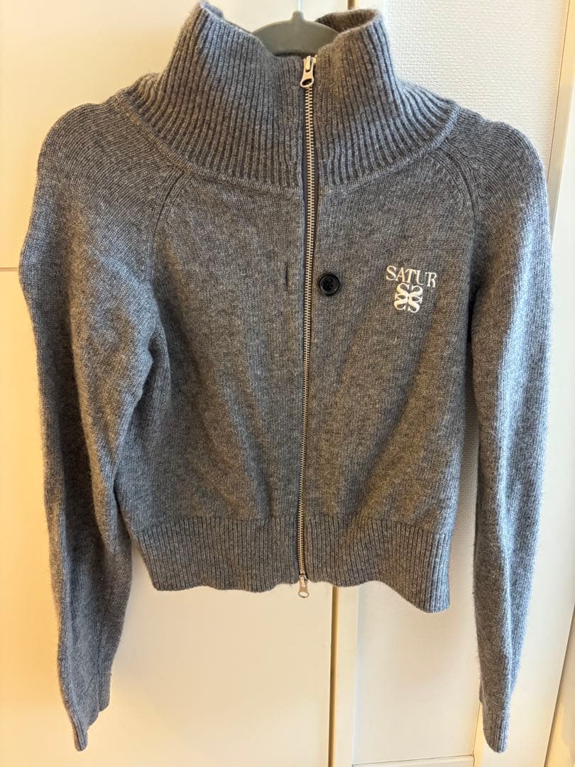 SATUR グレー ハイネックセーター