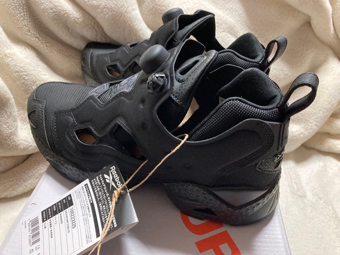 新品タグ付き リーボック インスタポンプフューリー 95 ブラック 25.5㎝