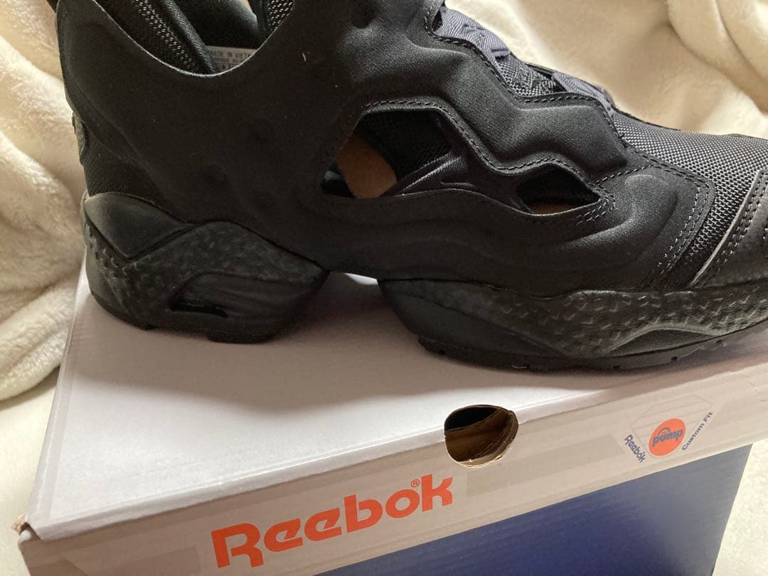 新品タグ付き リーボック インスタポンプフューリー 95 ブラック 25.5㎝