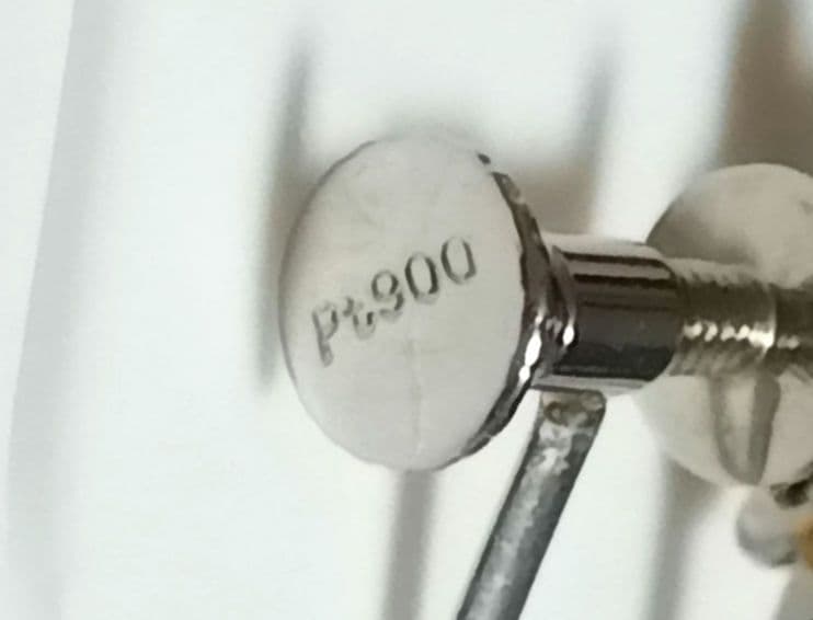 天然ルビーイヤリング　メレダイヤ付き　枠プラチナ900