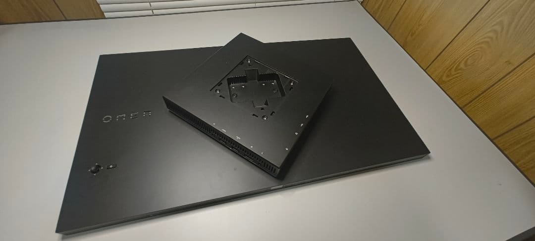 HP OMEN27u 4K144Hzモニター