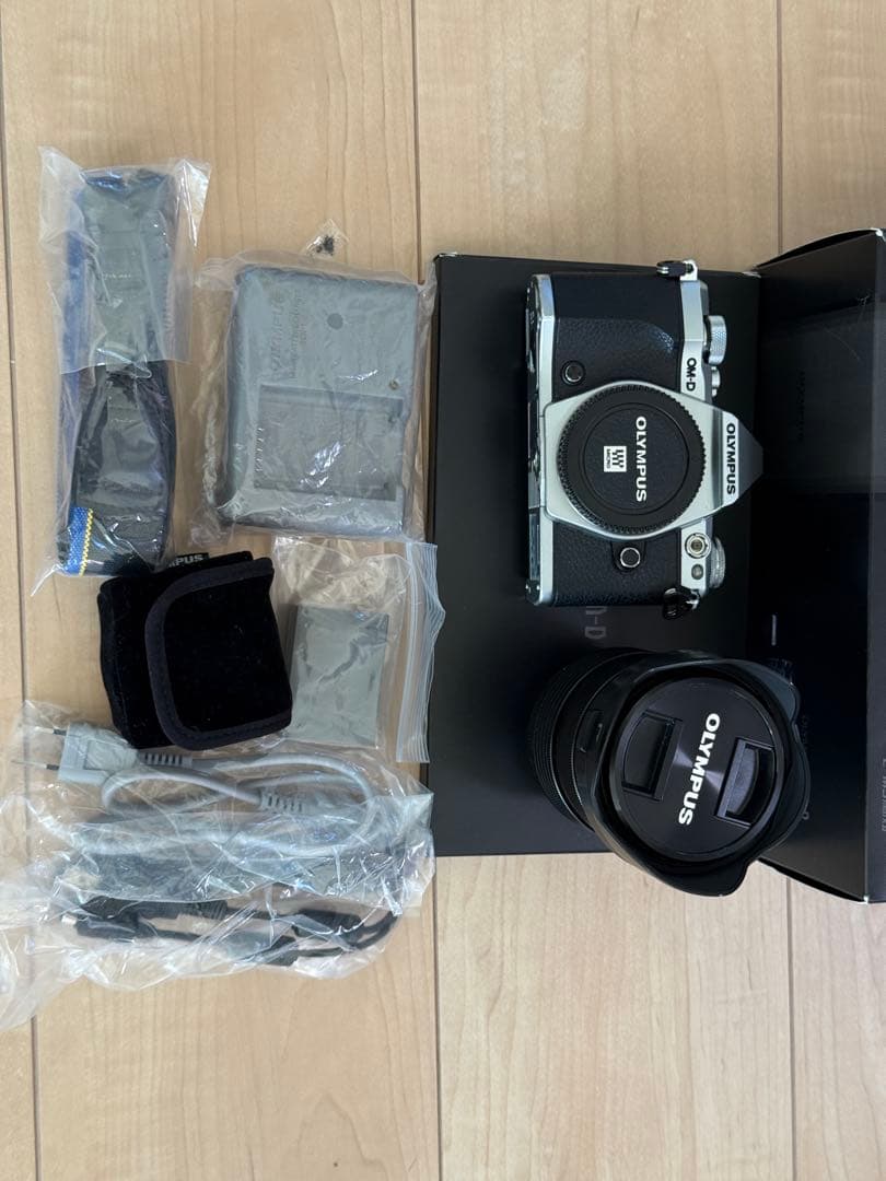 デジタルカメラ OLYMPUS OM-D E-M5 Mark II + 12-40mm F2.8