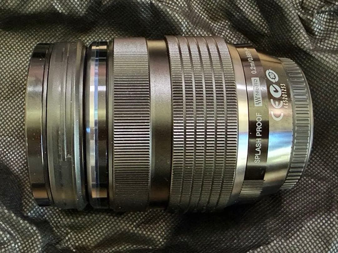 デジタルカメラ OLYMPUS OM-D E-M5 Mark II + 12-40mm F2.8