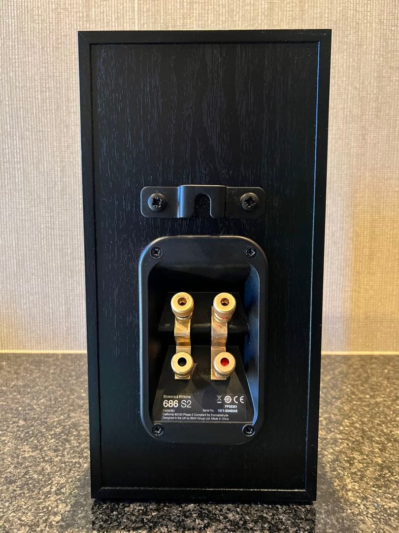 Bowers & Wilkins スピーカー２本