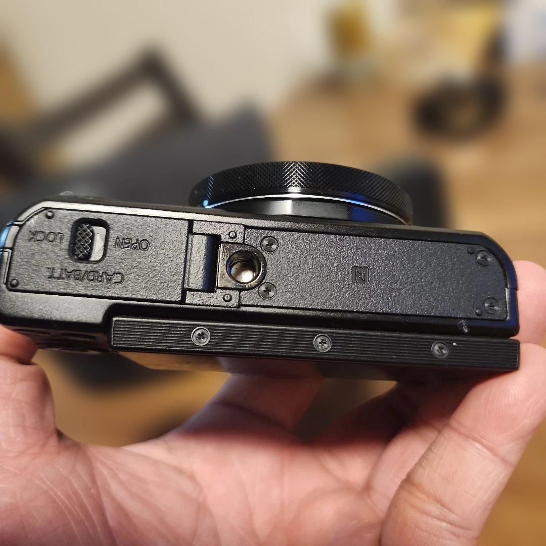 り*ん様 Canon PowerShot G7X Mark II 本体と充電器バ