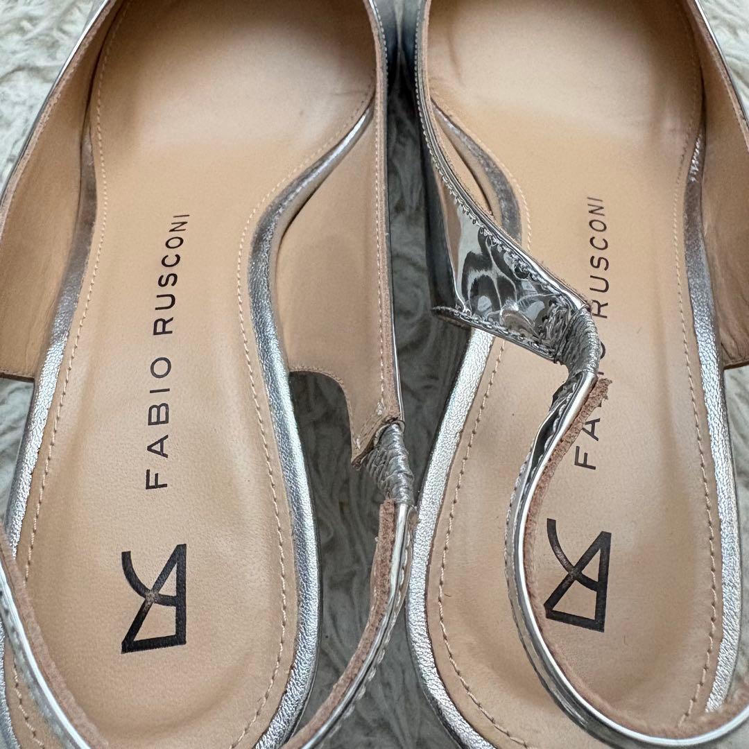 美品　ファビオルスコーニ メタリックバックストラップパンプス　24cm シルバー
