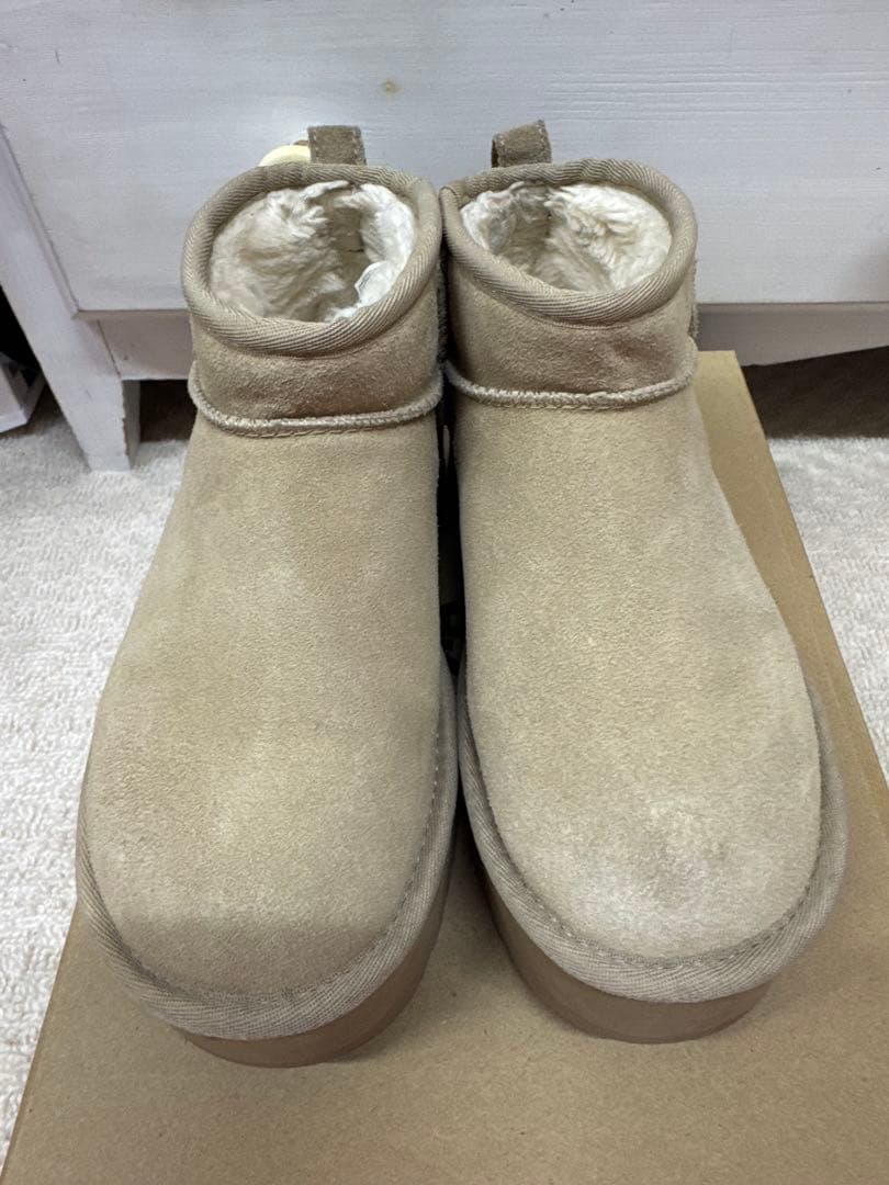 UGG 厚底ムートンブーツ　23.0cm