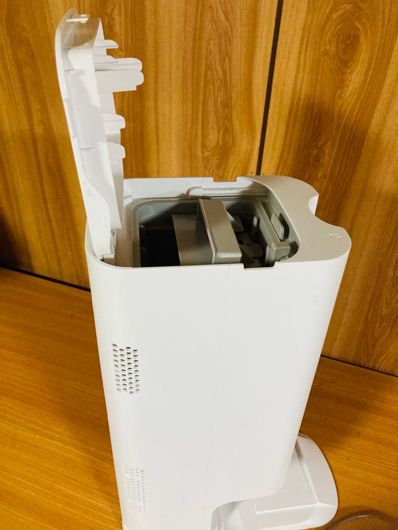 Panasonic MC-NS10K コードレス掃除機 2022年製 ②