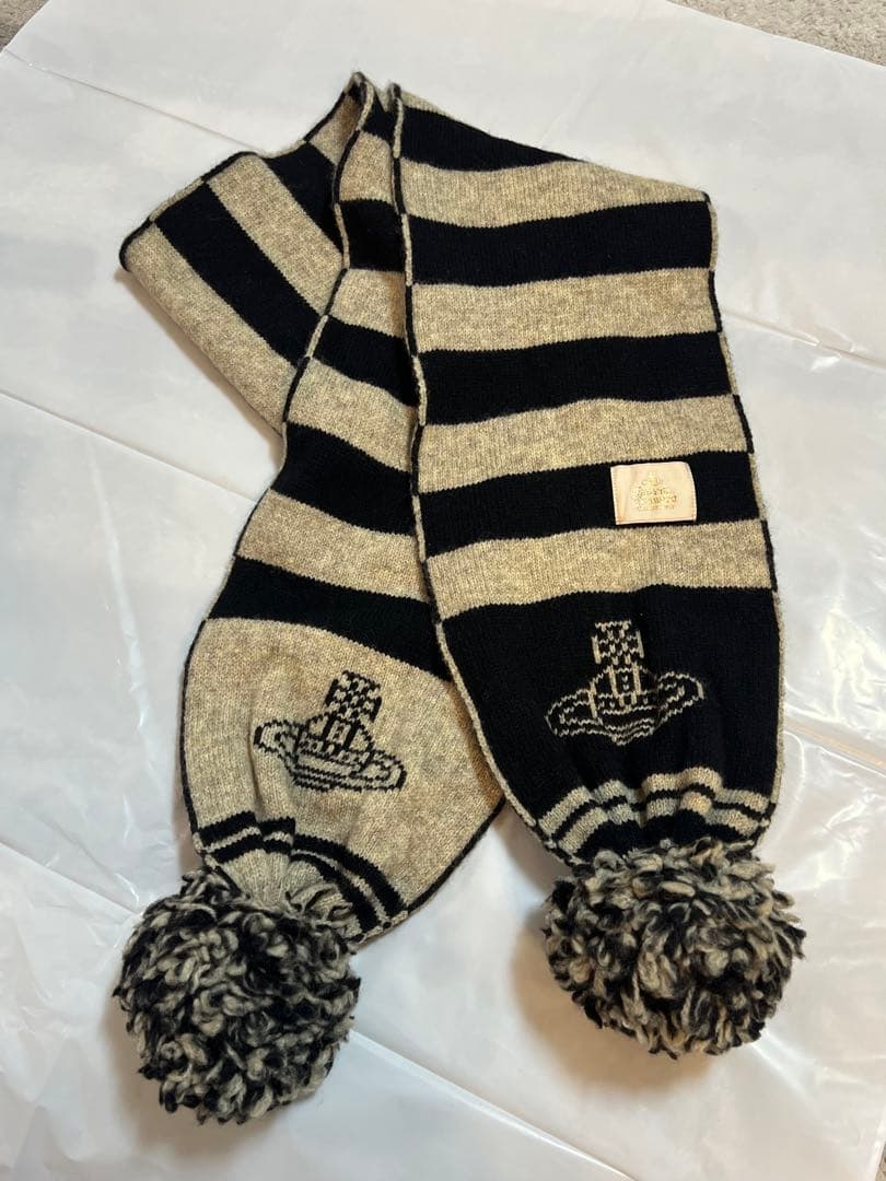 Vivienne Westwood ヴィヴィアンウエストウッドポンポン マフラー