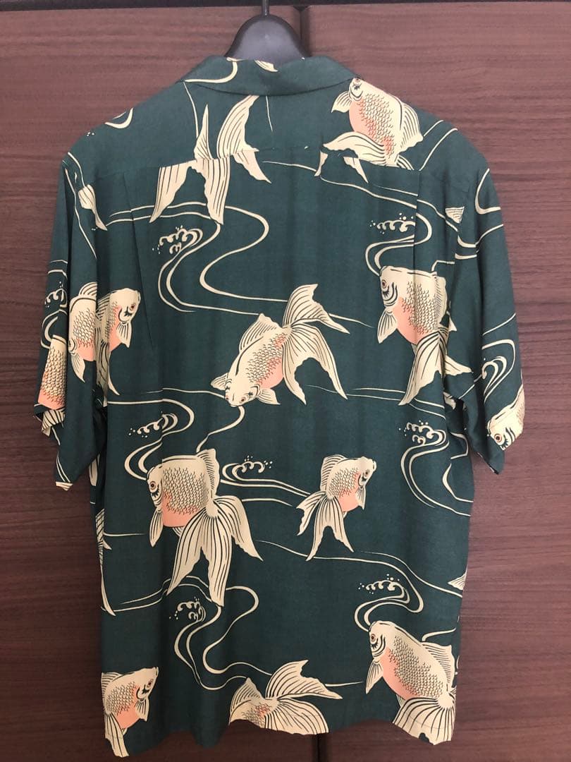 ドライボーンズ　アロハシャツ　金魚