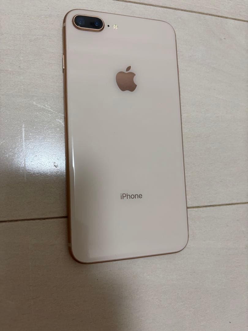 iPhone 8 Plus ゴールド 本体
