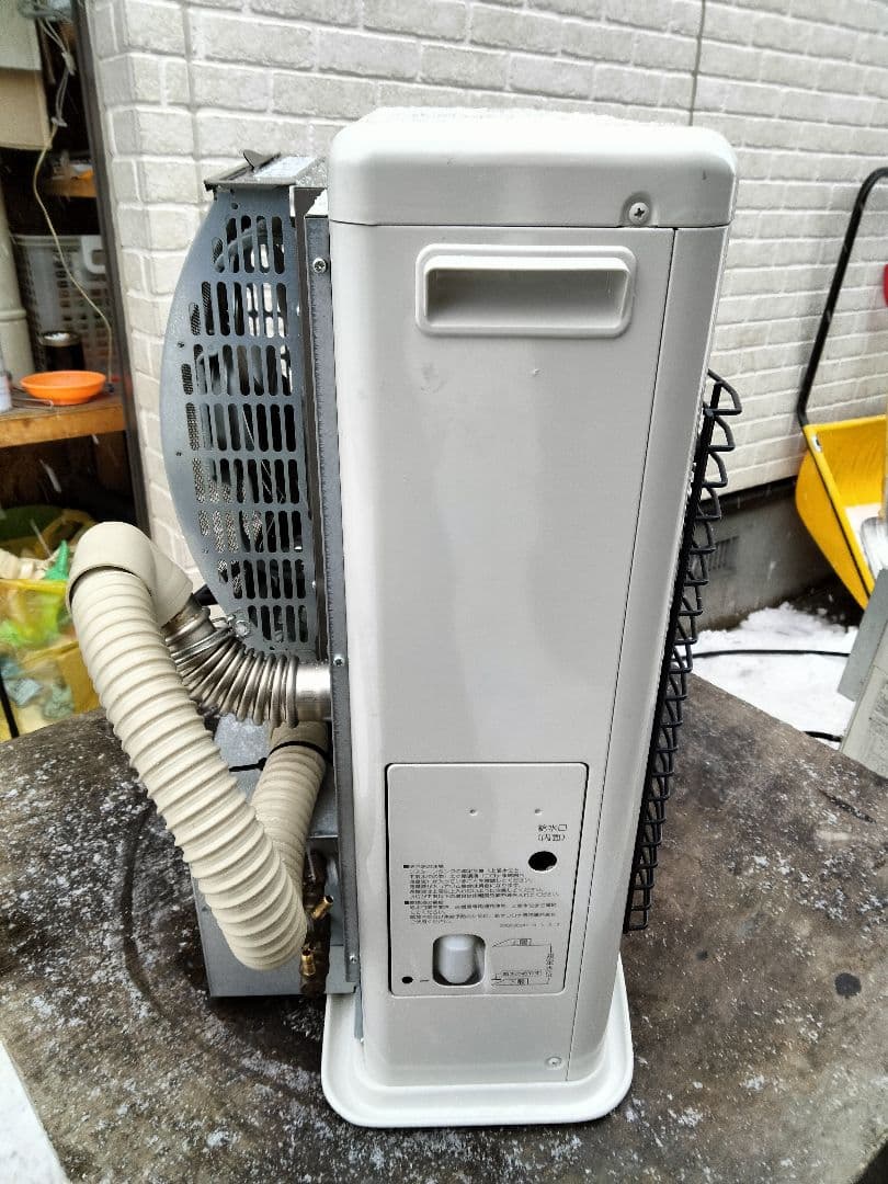 引き取り及び近郊配達限定出品札幌発コロナFF床暖対応石油ストーブ2016年式中古