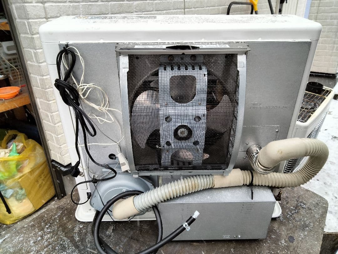 引き取り及び近郊配達限定出品札幌発コロナFF床暖対応石油ストーブ2016年式中古