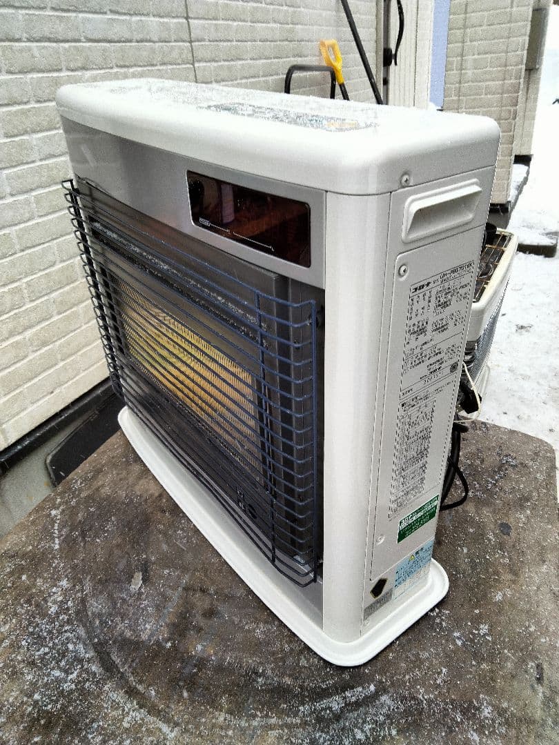 引き取り及び近郊配達限定出品札幌発コロナFF床暖対応石油ストーブ2016年式中古