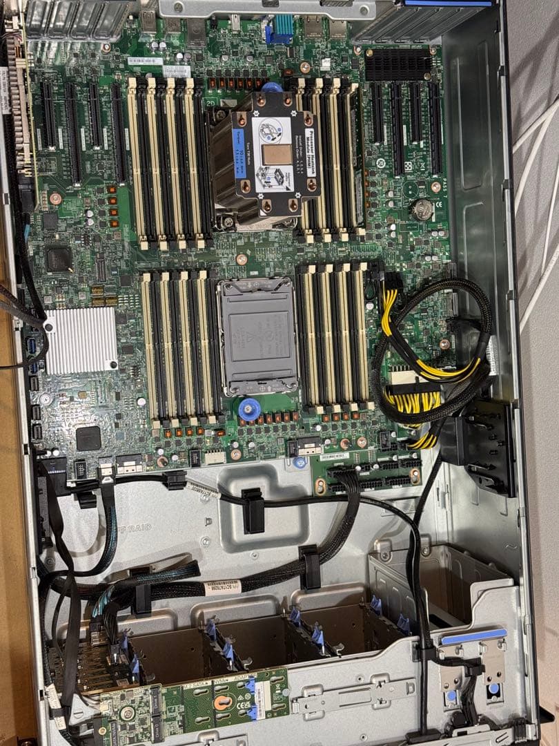 ThinkSystem ST650 V2 7Z74 タワー・ラックマウントサーバ