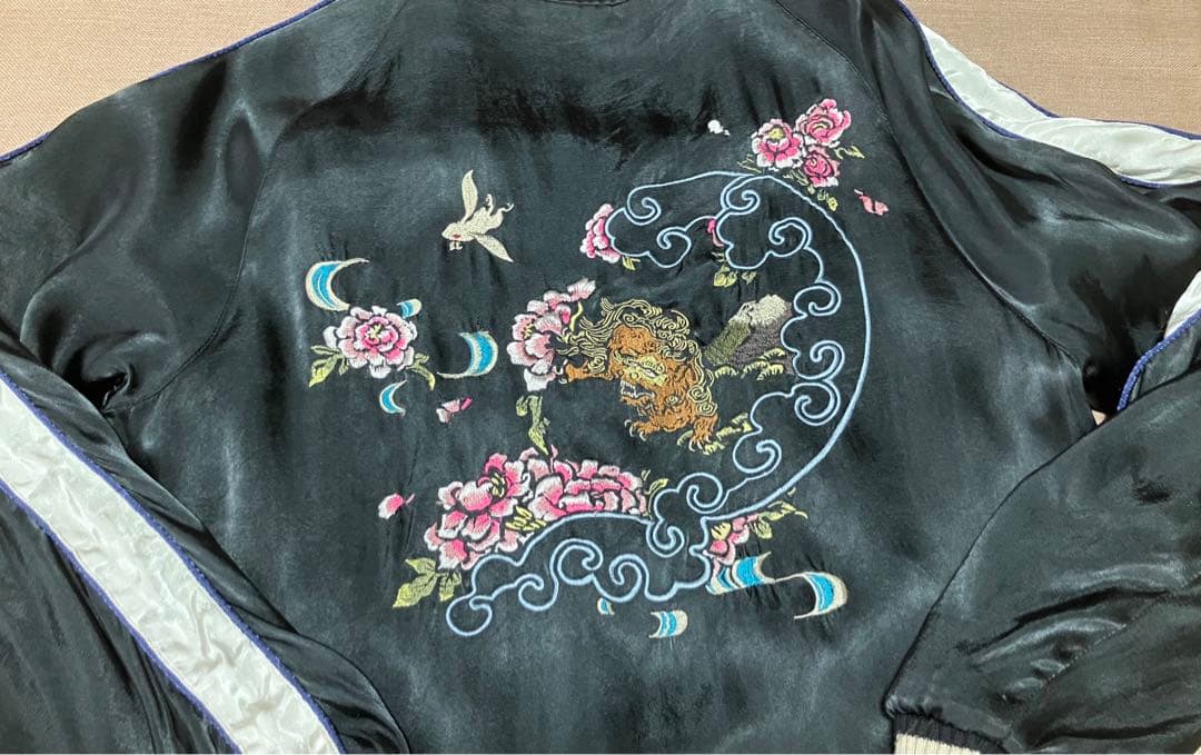 ウサギと三爪龍　リバーシブルスカジャン