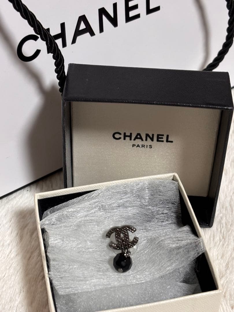 涼*子様 シャネル　ロゴピアス　片耳