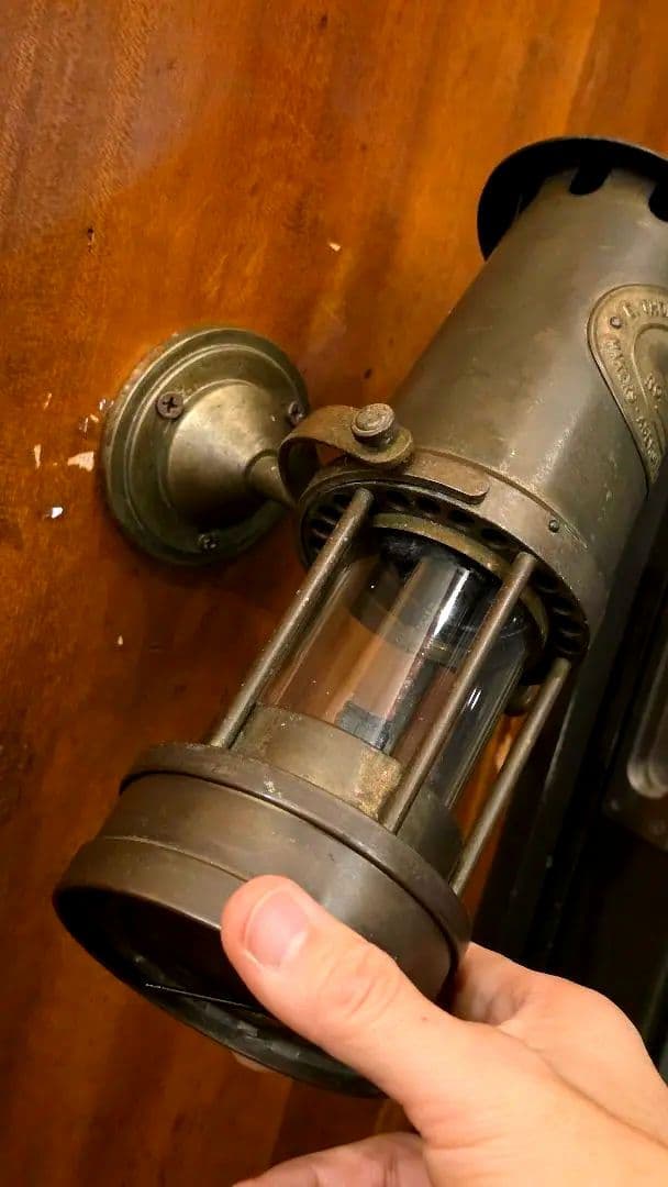 A*8様 英国製 真鍮ジンバル式マイナーズランプ 壁掛け可