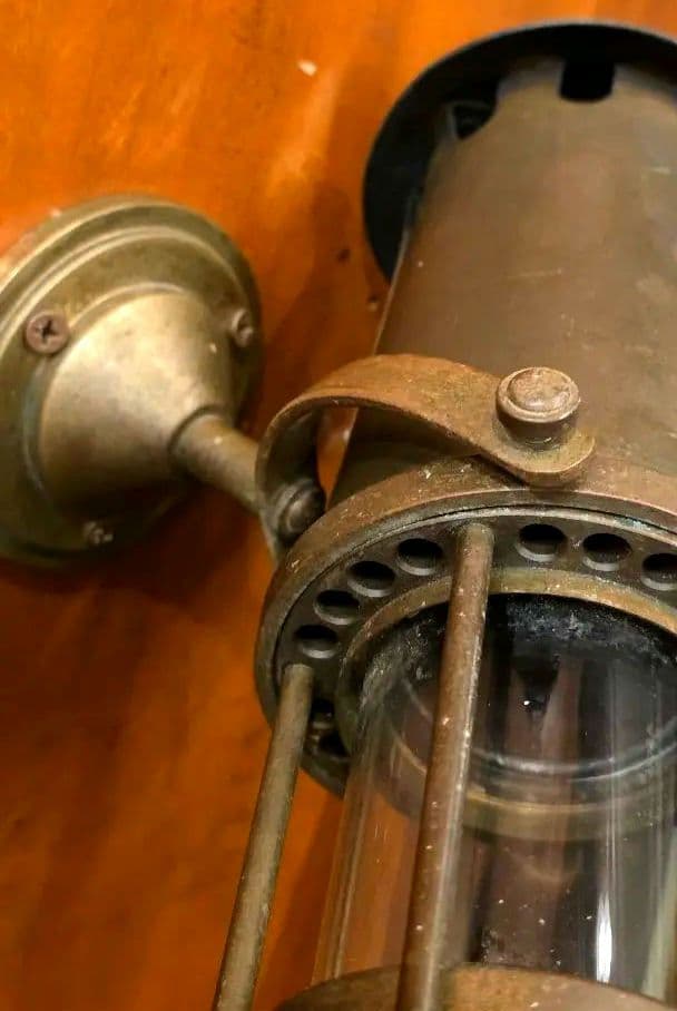 A*8様 英国製 真鍮ジンバル式マイナーズランプ 壁掛け可