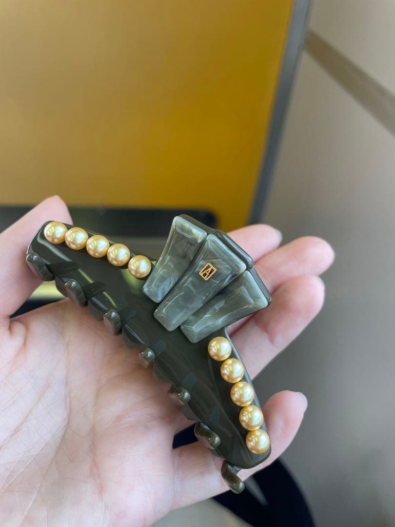 火曜日までお値下げ中ALEXANDRE DE PARIS ヘアクリップ