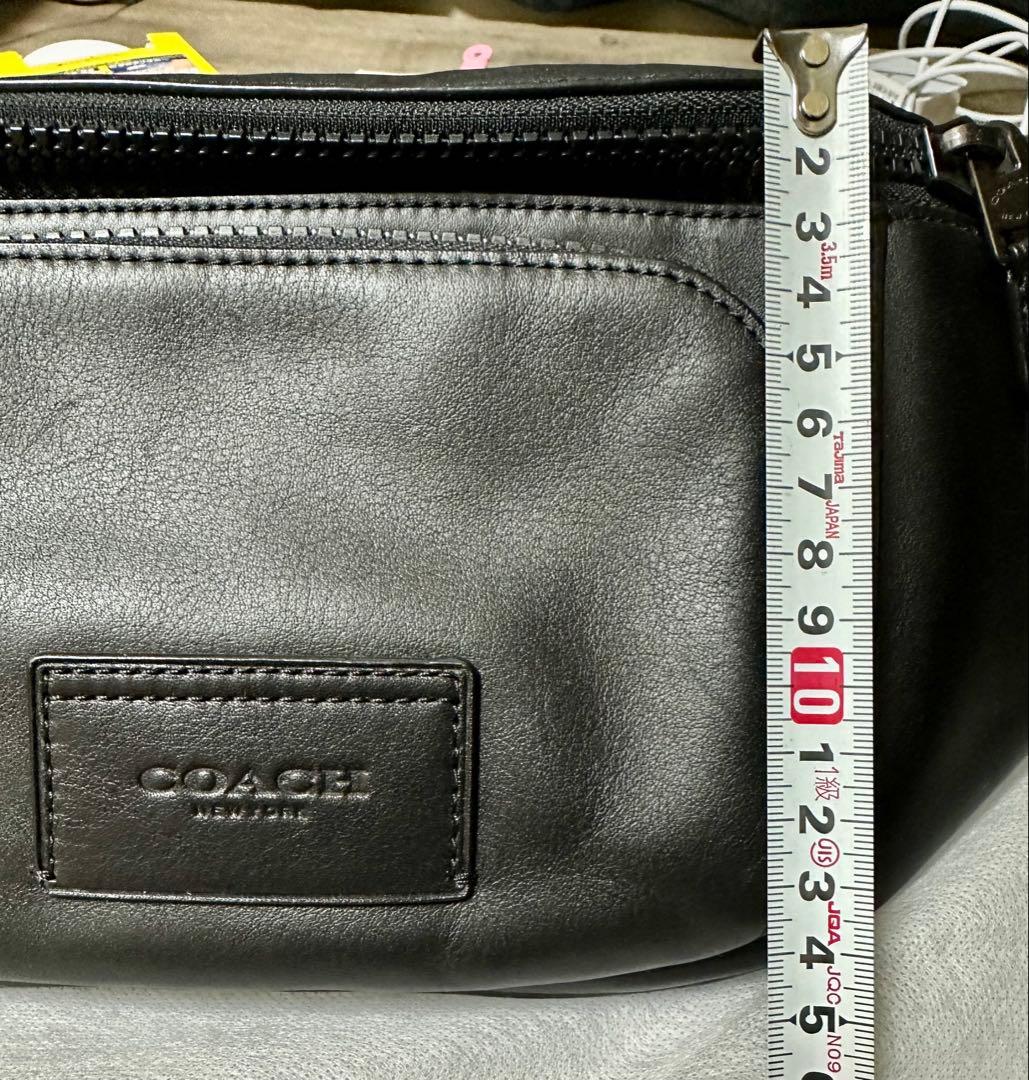 COACH ブラック レザーボディバッグ