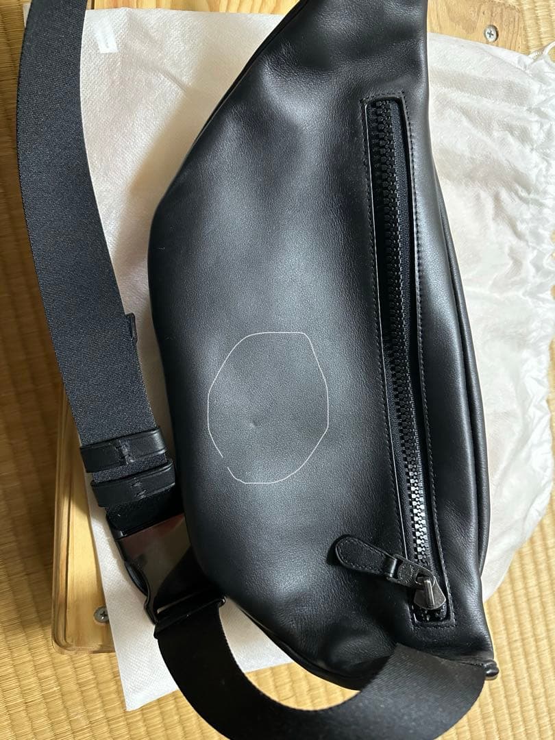 COACH ブラック レザーボディバッグ