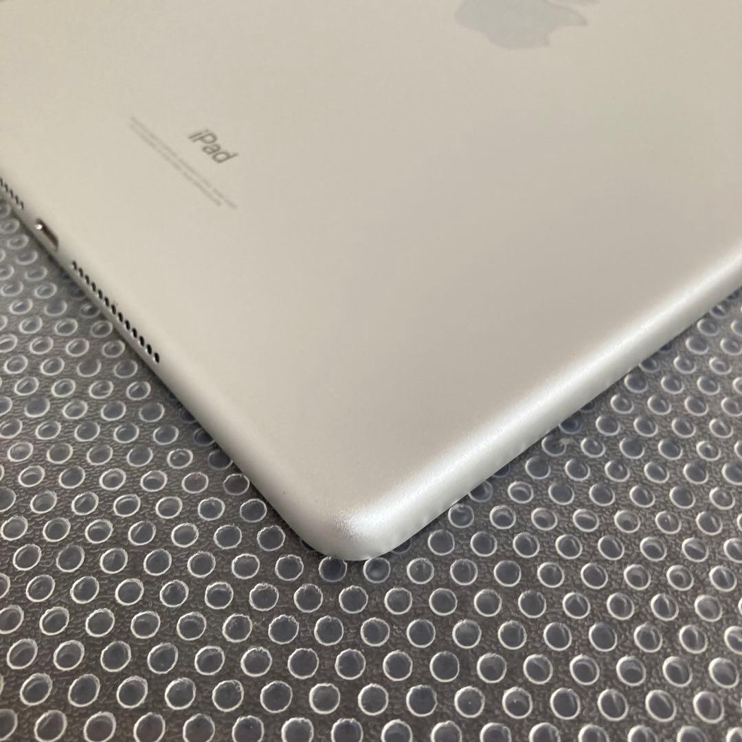 826 美品☆電池ほぼ新品☆iPad6 第6世代 32GB WIFIモデル☆