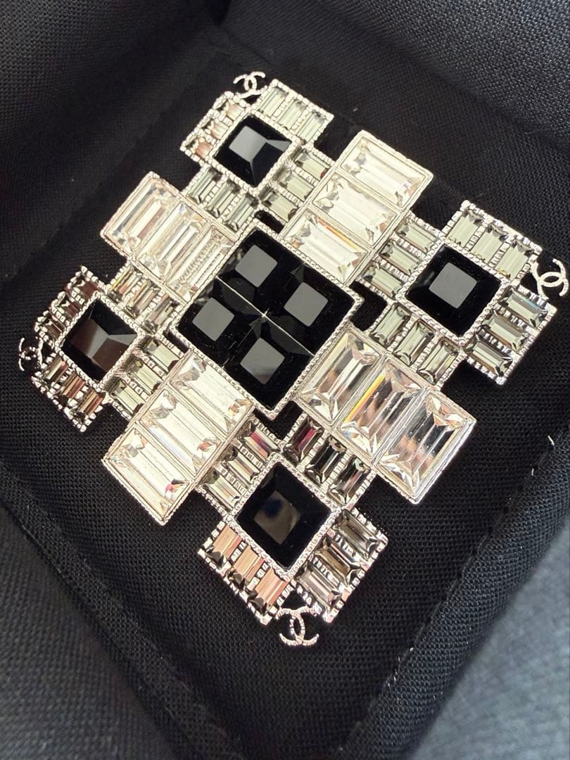 CHANEL シャネル　ビジューブローチ