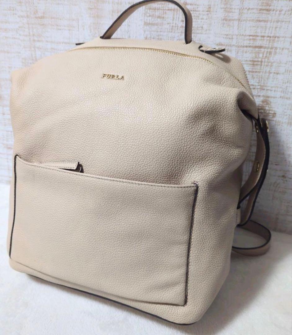 FURLA ベージュワンショルダー・リュック・ハンドバッグの3WAY