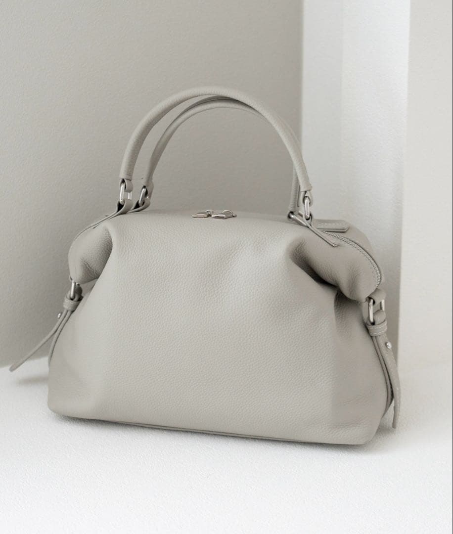 ⭐️ヴィータフェリーチェ新品タグ付本革牛革2wayハンドバッグライトグレー人気完売