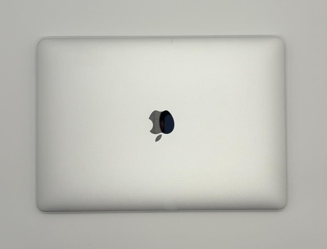 Macbook Air 2019、13インチ、8GB、128GB