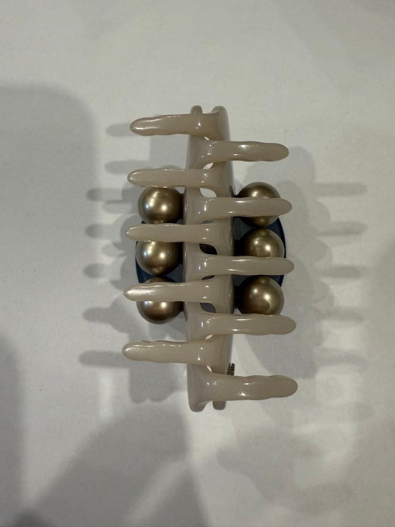 アレクサンドルデュパリ パール付きグレーとベージュのヘアクリップ