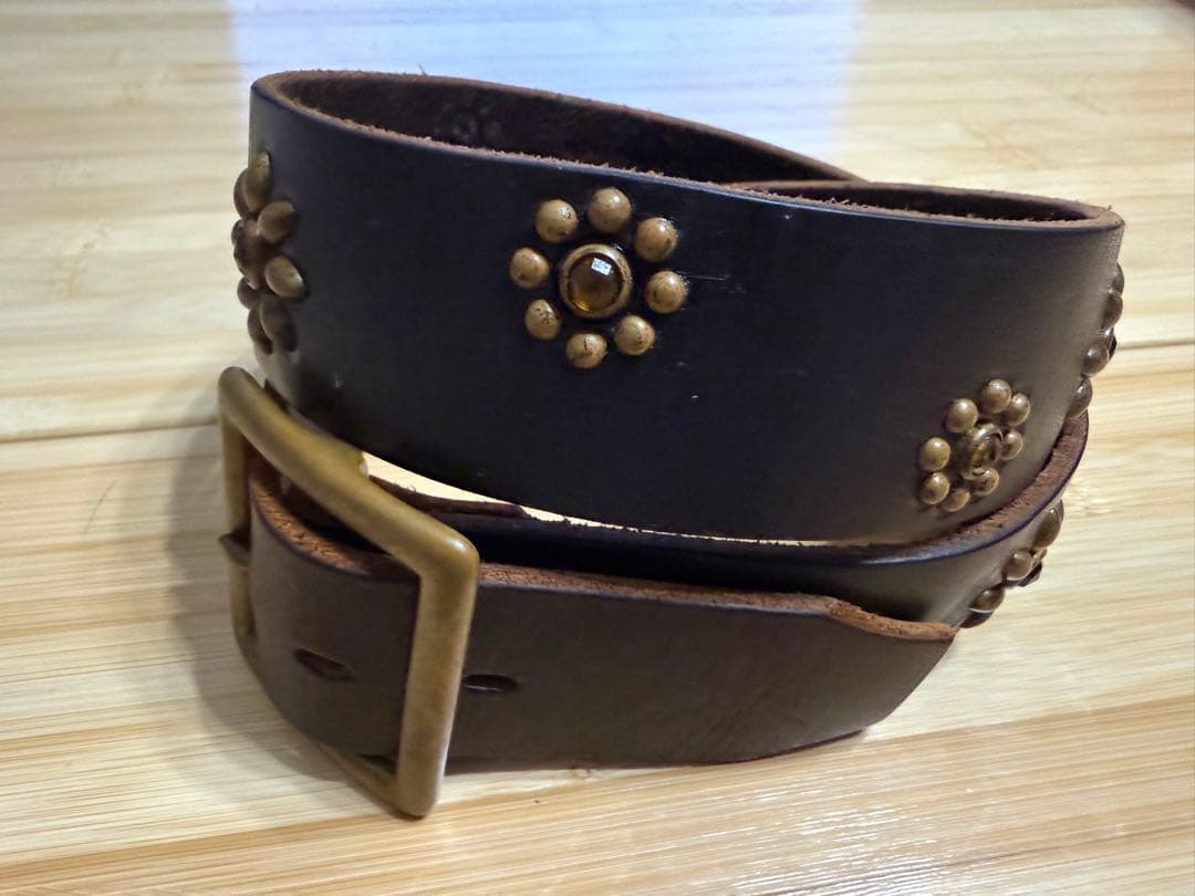 美品⭐️HTC⭐️アンバー石⭐️フラワーベルト⭐️Dブラウンレザー×ブラススタッズ⭐️34