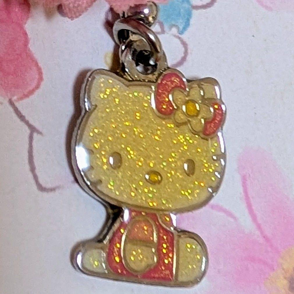 d*3様 【希少】ハローキティ　根付け　2個セット　コサージュ＆フラワーメタル