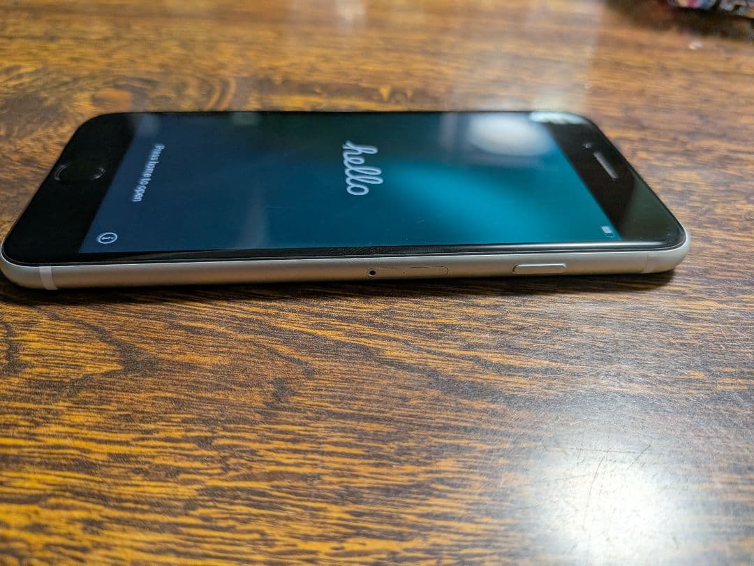 Apple iPhone SE ホワイト 64GB