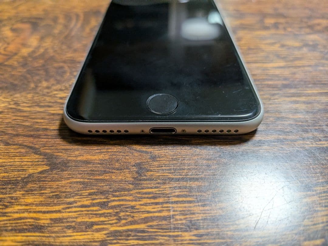 Apple iPhone SE ホワイト 64GB