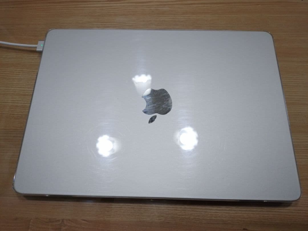 Apple MacBook Air 13.6型 M2チップ 充電器、箱付き