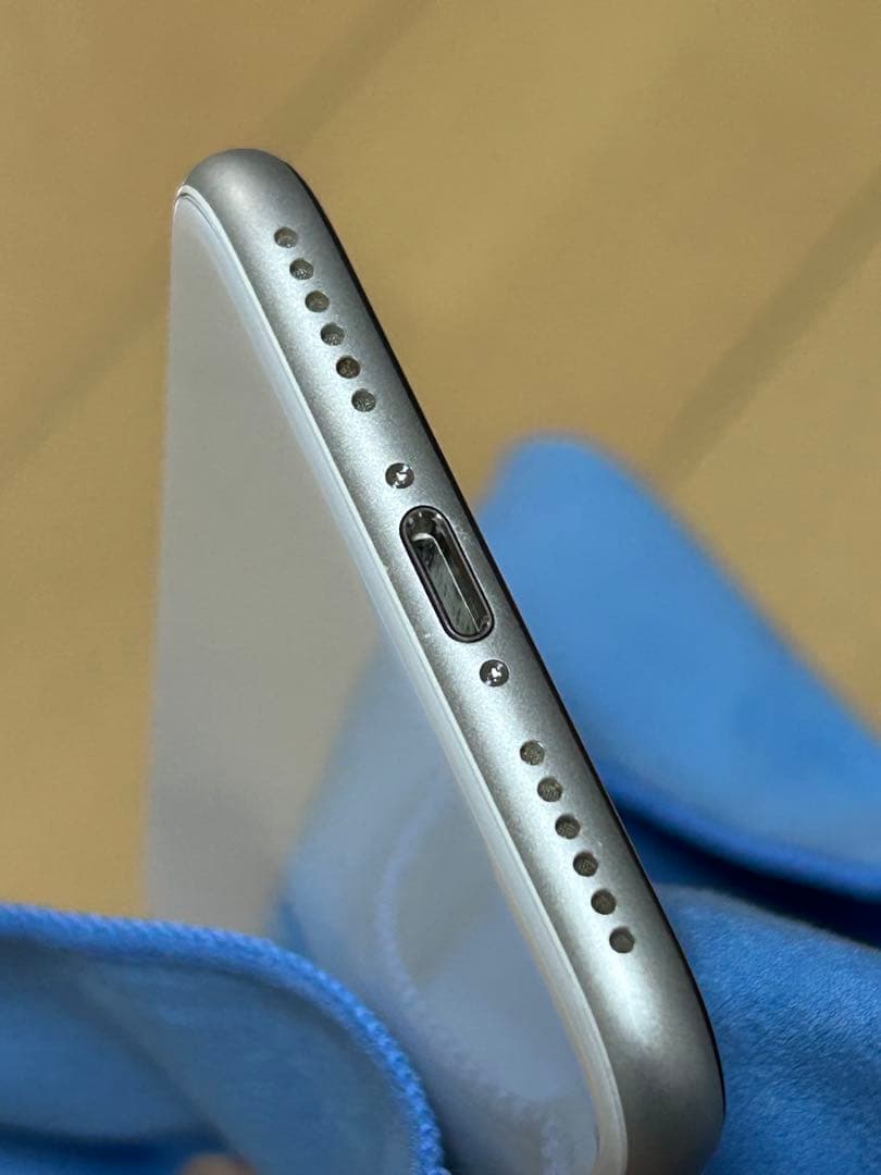 Apple iPhone SE 第2世代 ホワイト 本体