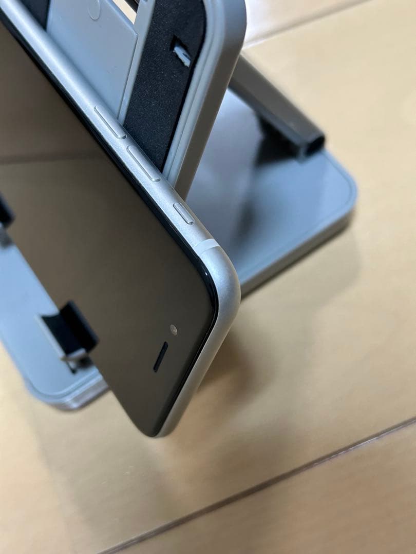 Apple iPhone SE 第2世代 ホワイト 本体