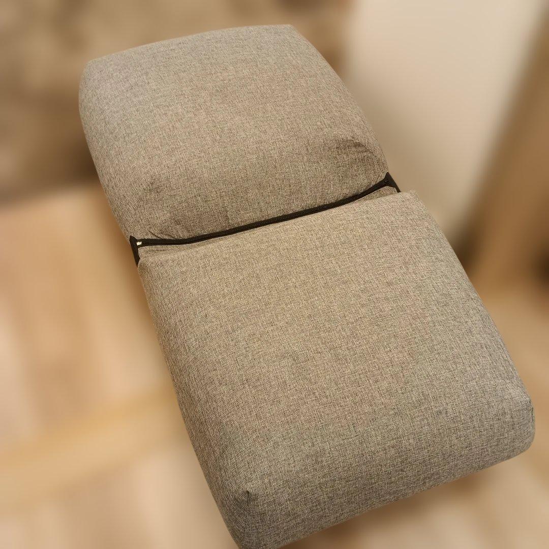 グレーのシンプルな一人掛けソファ