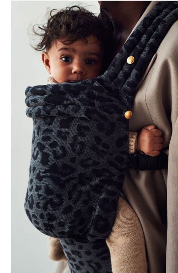 アーティーポッペ　artipoppe　レオパード柄 ヒョウ柄　抱っこ紐