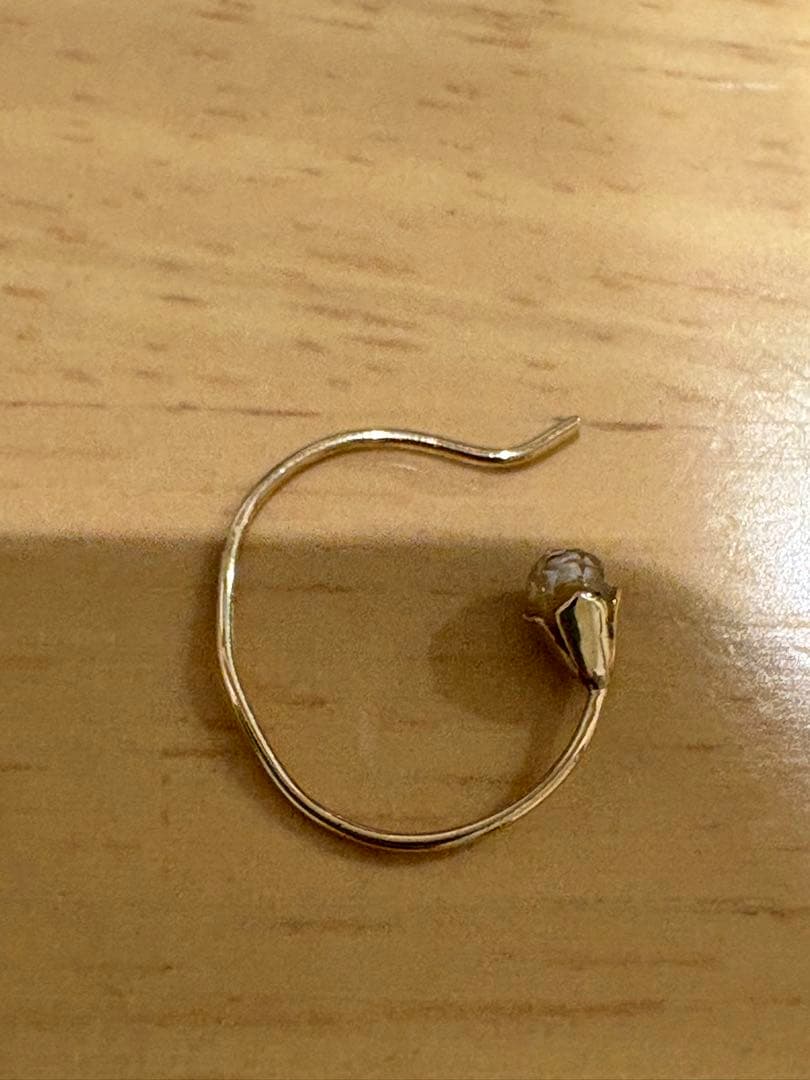 agete ゴールド フープピアス　つぼみ