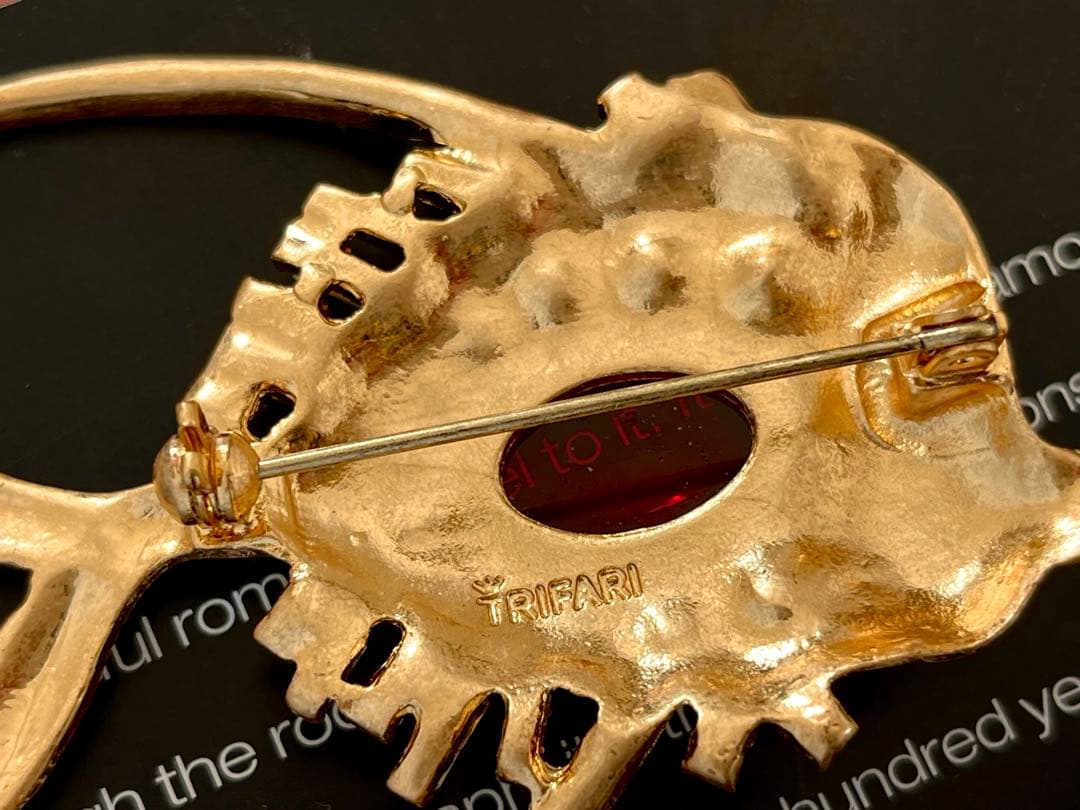 TRIFARI特大！ガラスヴィンテージブローチB237