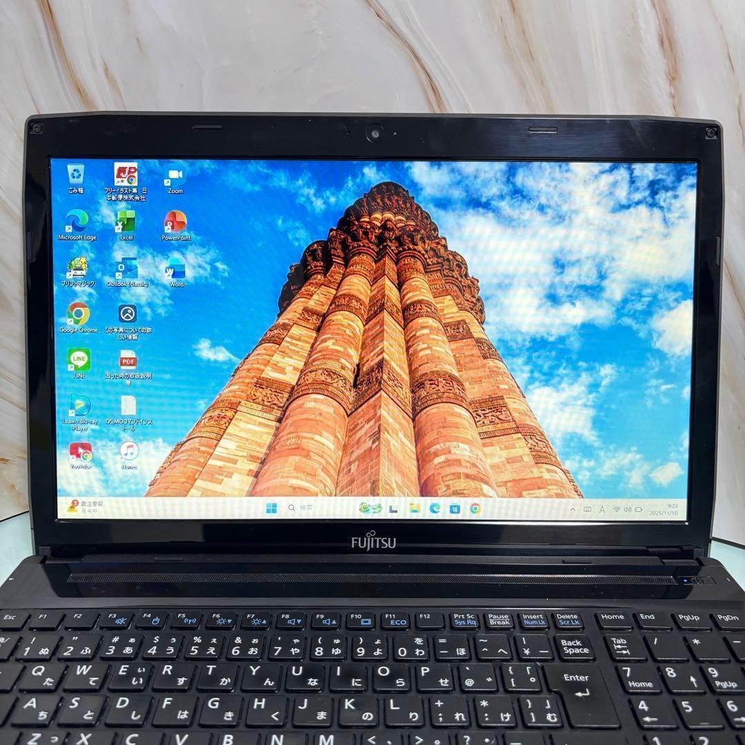 セール中♪カメラ付★Office付★富士通★4世代i3★新品SSD★メモリ8GB