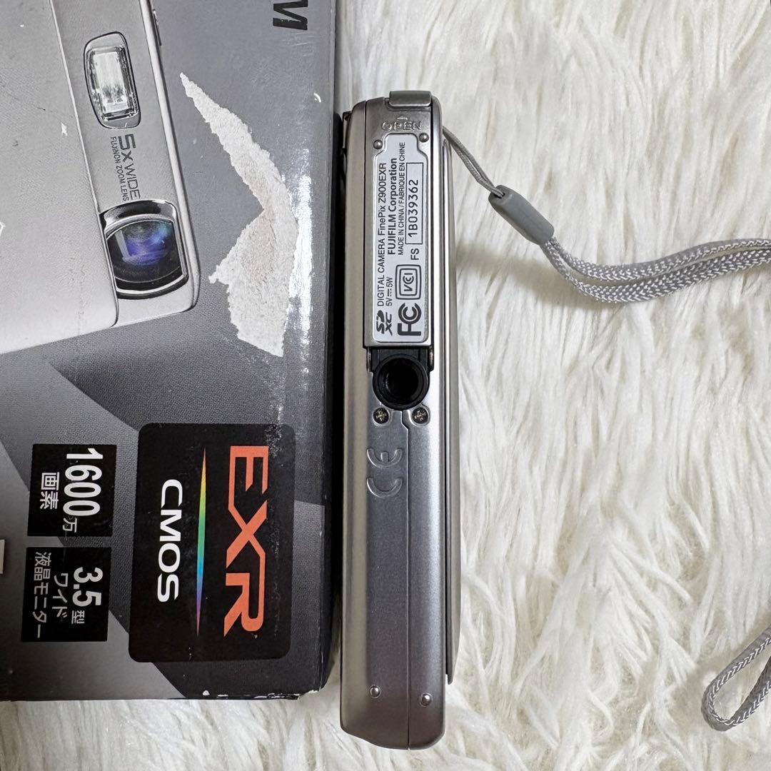 【希少・箱付き】FUJIFILM FINEPIX Z900EXR シルバー