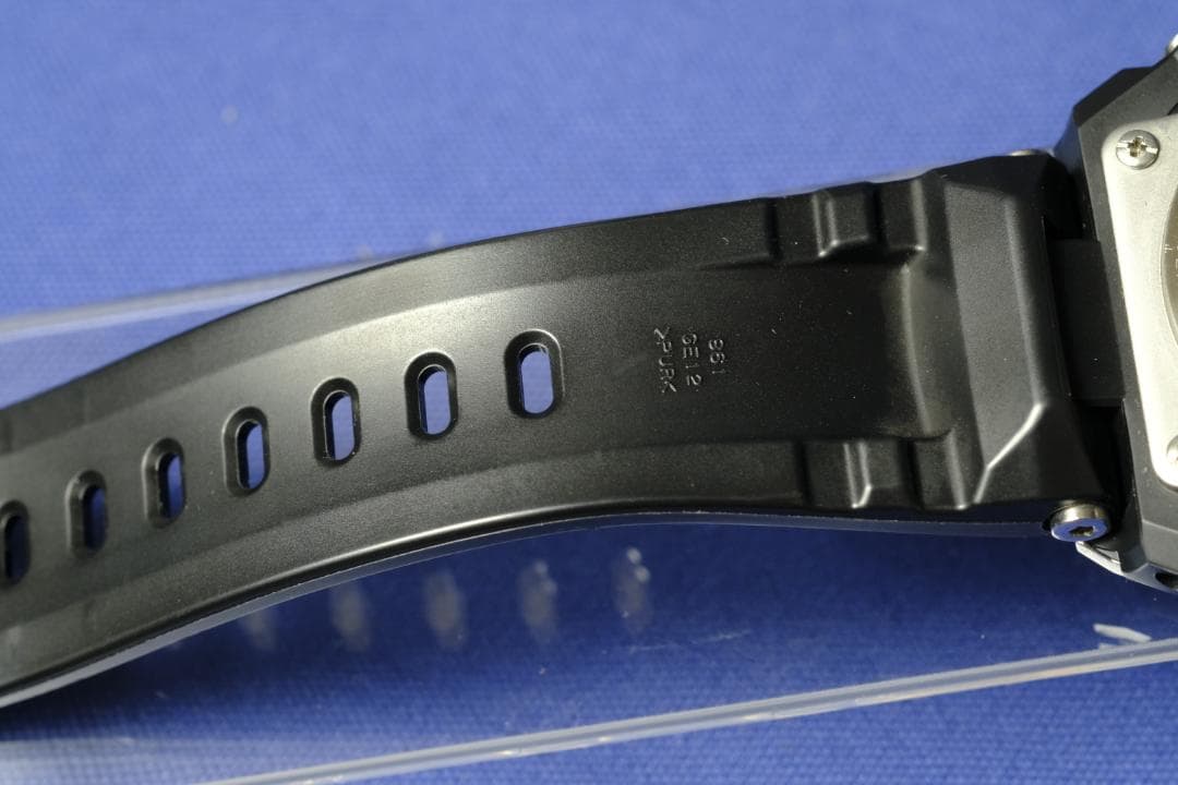 【良品】G-SHOCK GST-W110 電波ソーラー 二次電池新品 (211)