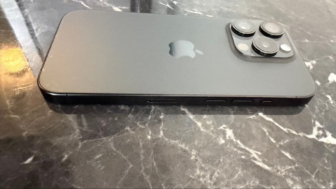 iPhone 15Pro 256GB ブラックチタニウム SIMフリー+ケース