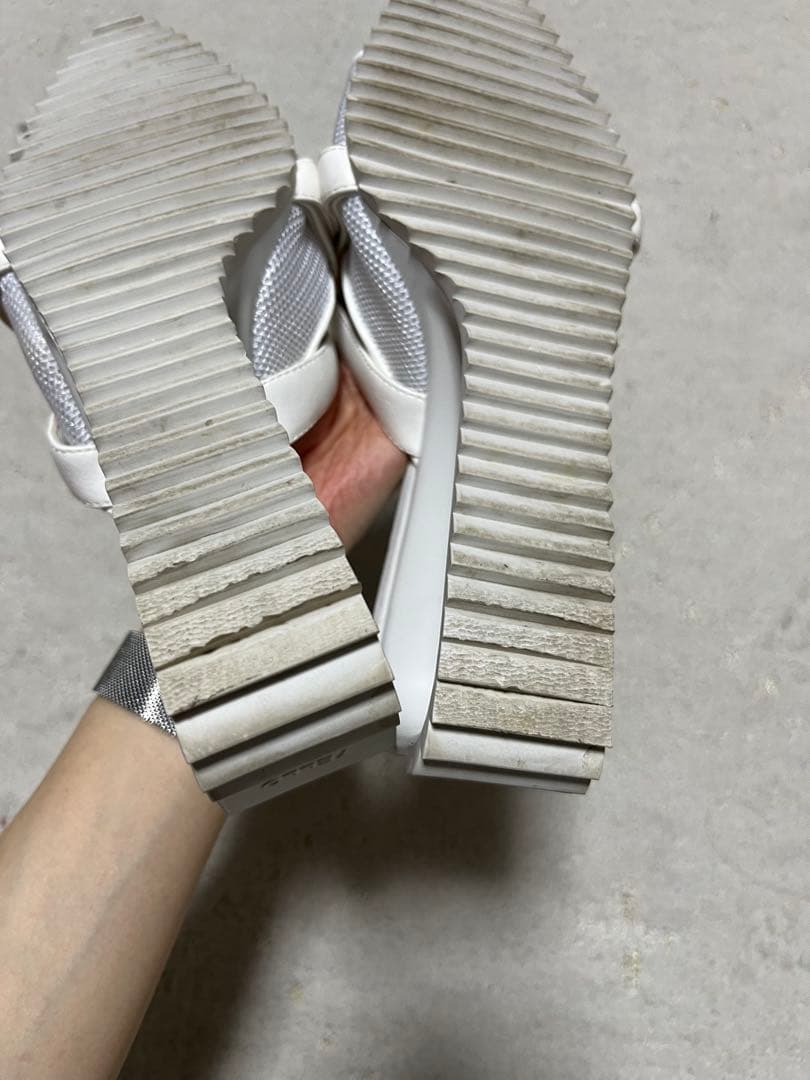 靴 YELLO SCORE DEFORMED WEDGE SANDALS