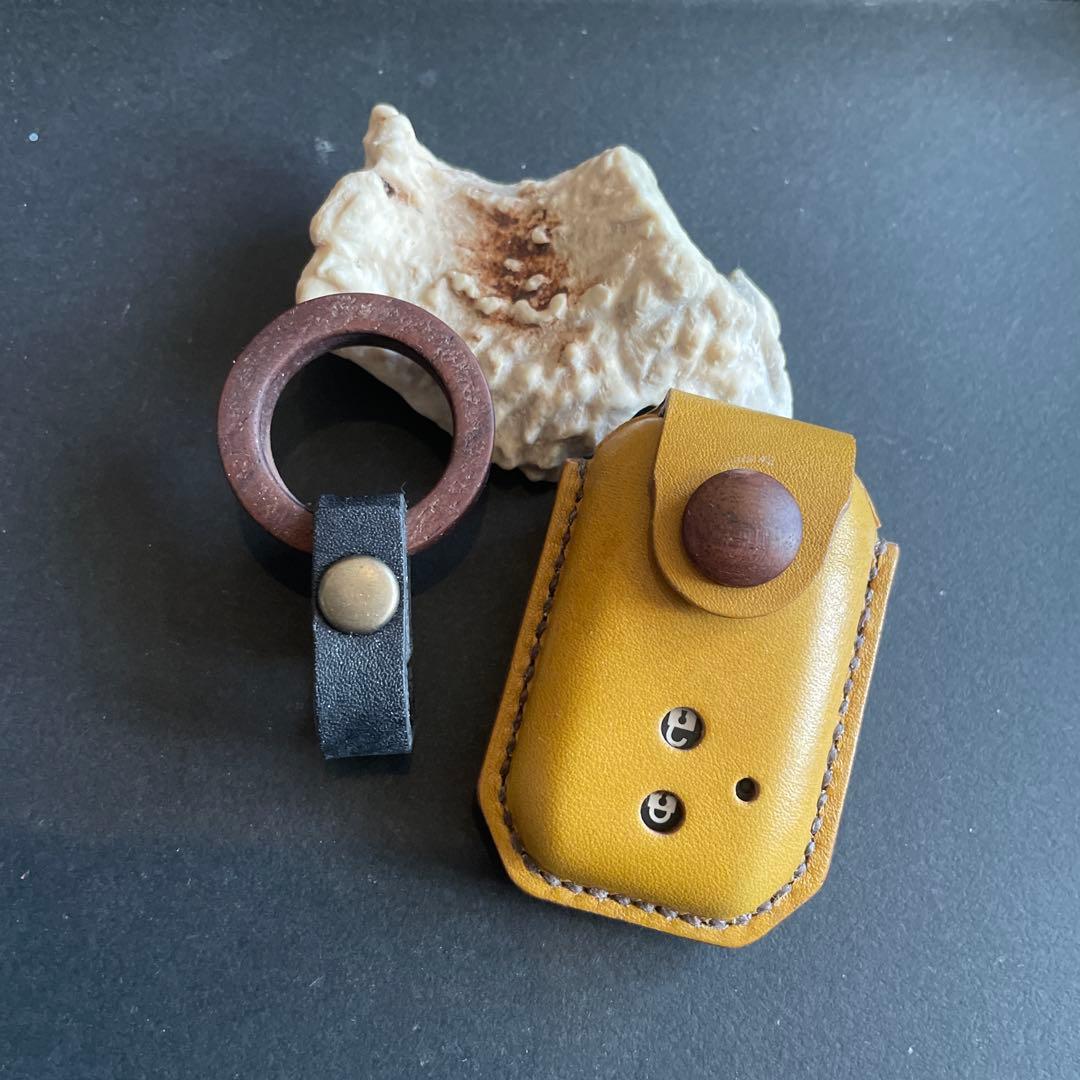 にゃんこ様用レザー製キーケース、ウォルナット製エアコンダイヤル、給油口オープナー